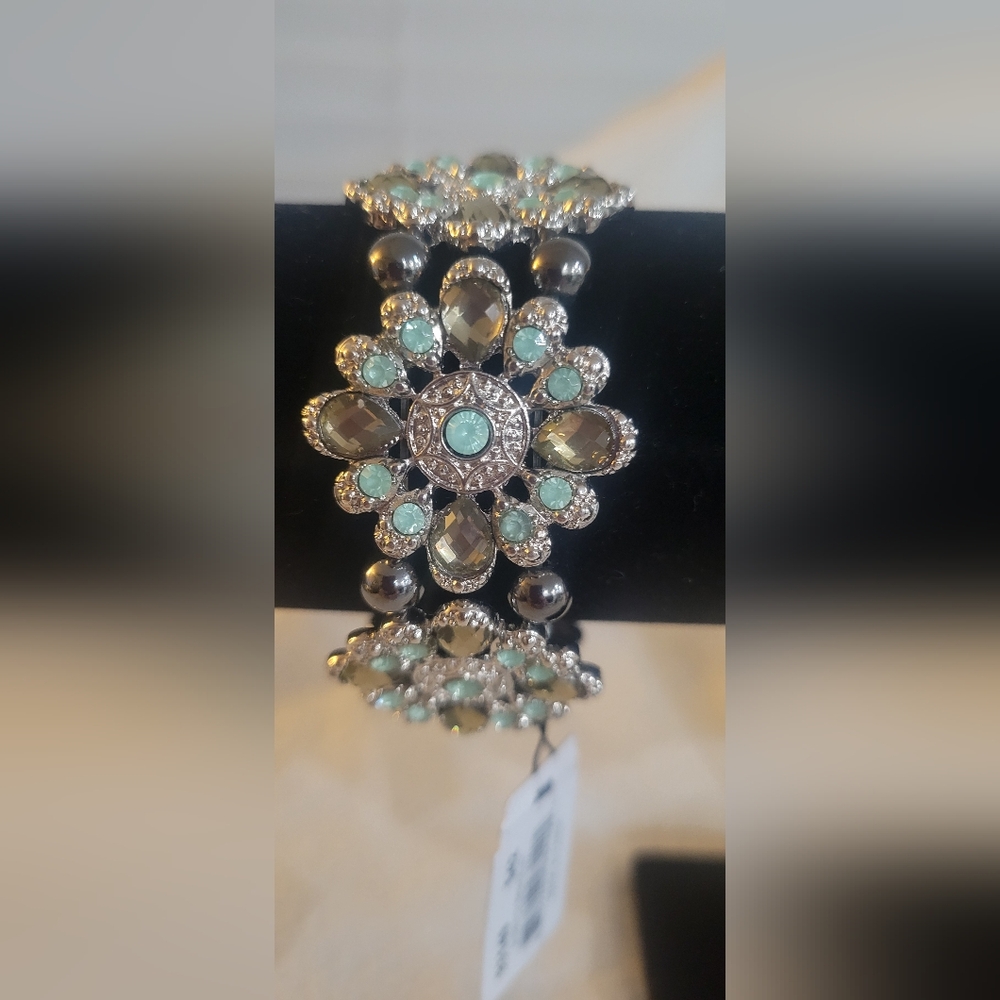 Elegant Silver and Green Floral Bracelet